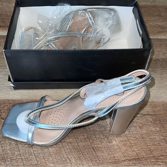 NWT Windsor Womens Nile Keep It Eye‎ Catching Strappy Heel Sandals Silver Size 7 - Picture 1 of 5